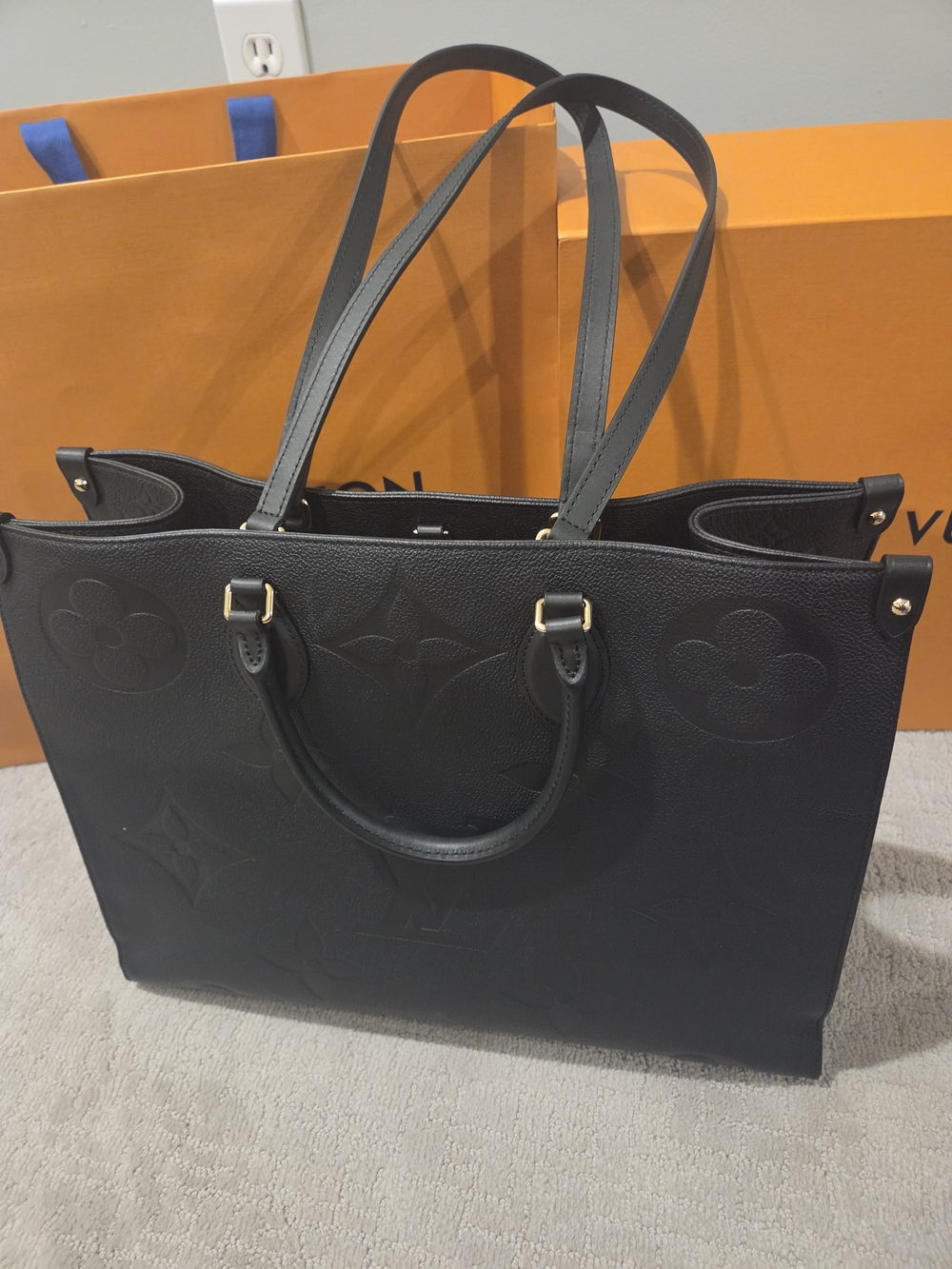 Louis Vuitton OntheGo GM Tote - Picture 5 of 9